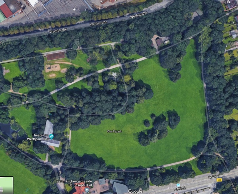 Labyrinth von oben im werftpark gross google-maps