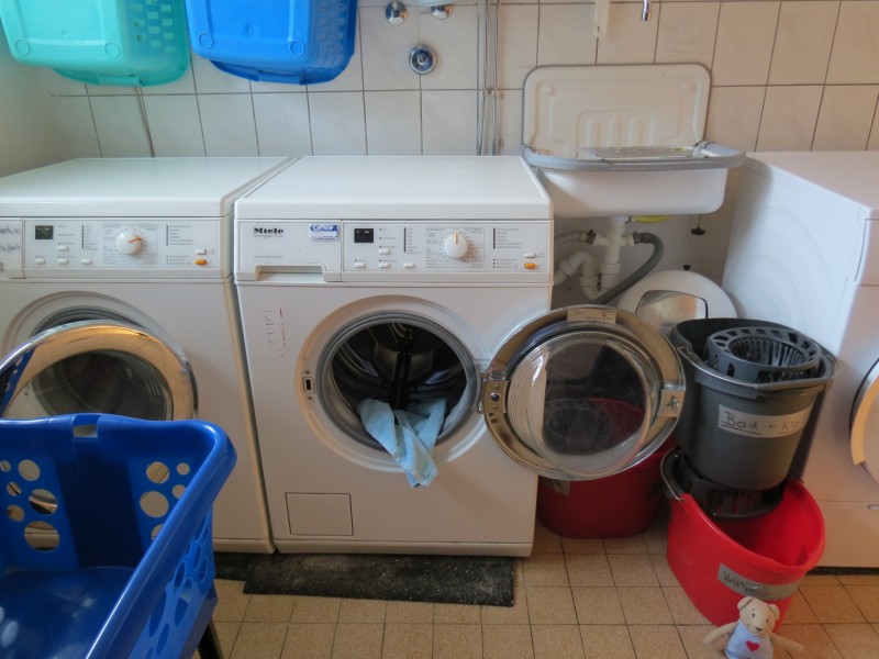 Neue Waschmaschine und Trockner für Zufluchtsstätte